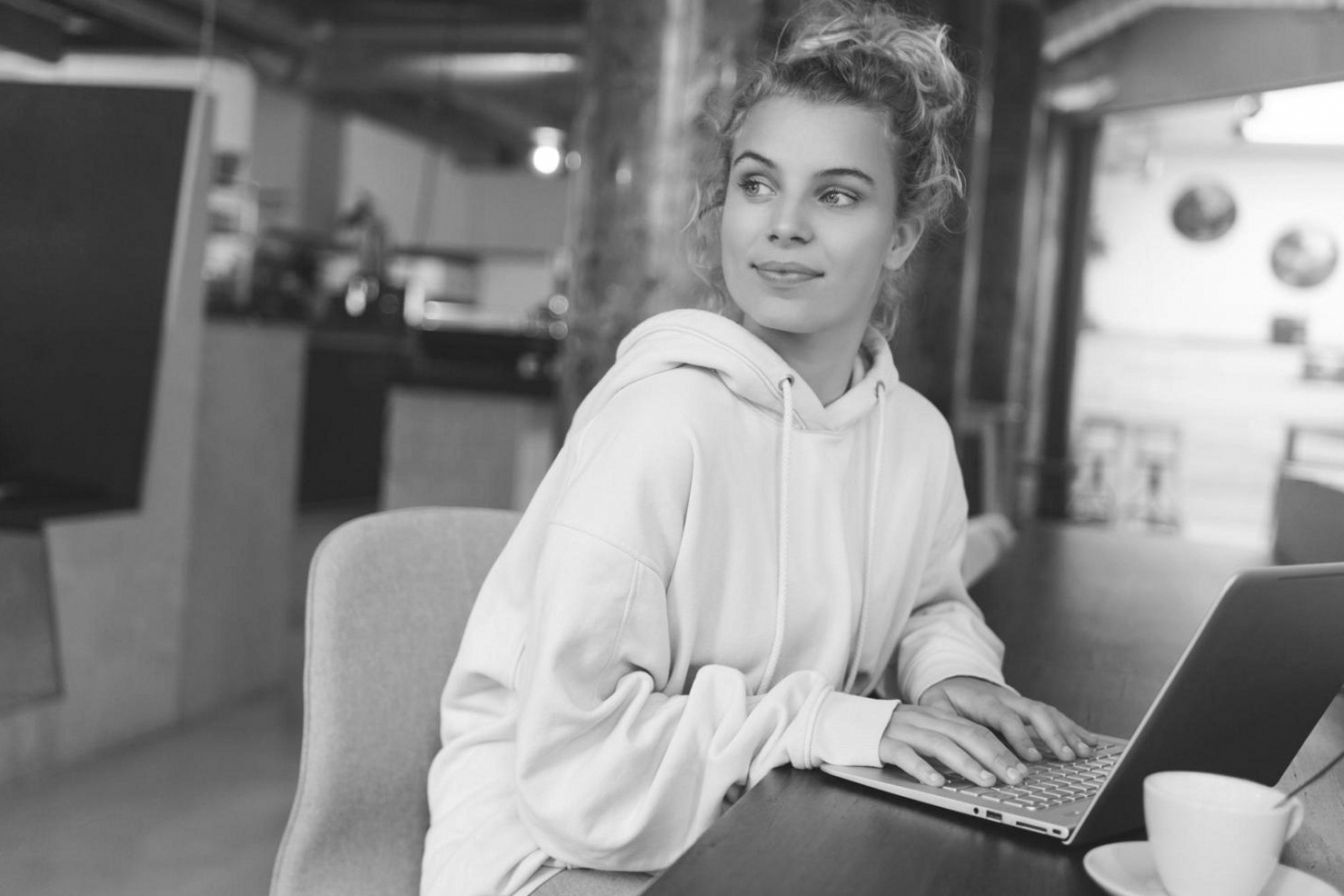 Overleg over interface-ontwerp aan tafel
